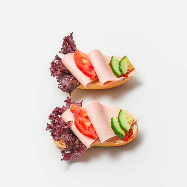 Halbe belegte Brötchen mit Geflügel Mortadella (2 Stück)